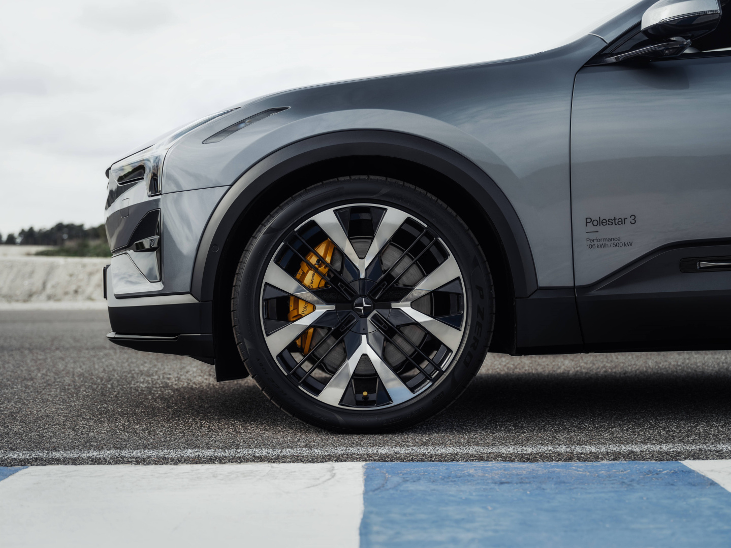 SMALL_693784_20251001_Polestar_3_Model_Year_2026